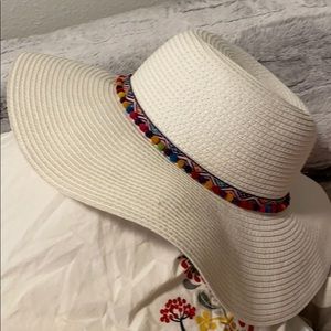 C.C exclusive white woven hat